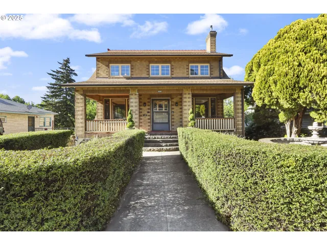 $550,000 | 529 West 3rd Place, The Dalles, OR 97058