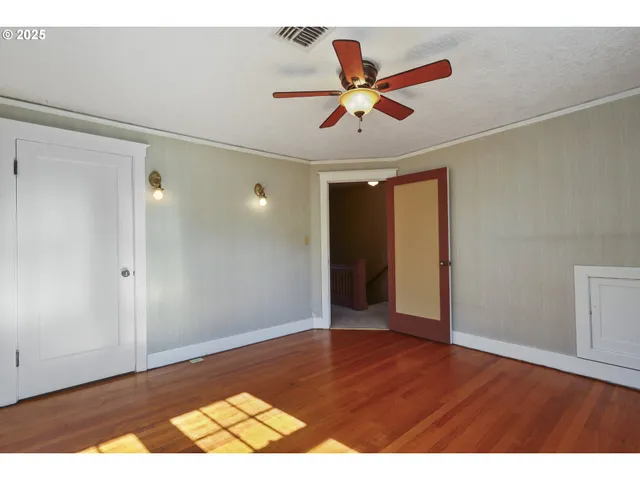 $550,000 | 529 West 3rd Place, The Dalles, OR 97058