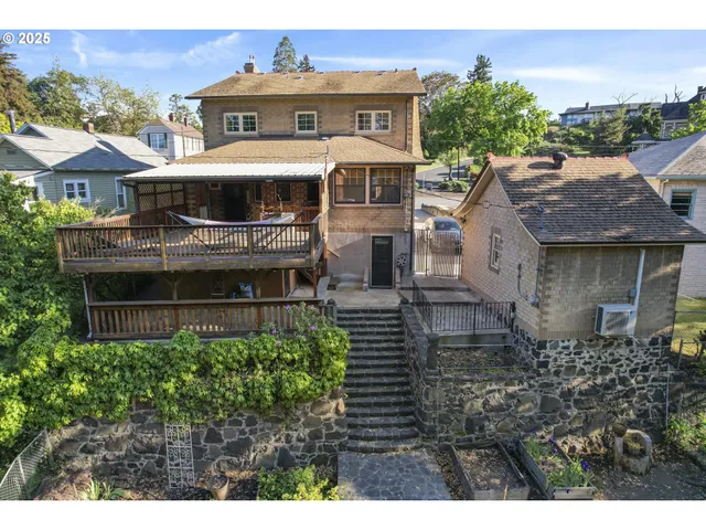 $550,000 | 529 West 3rd Place, The Dalles, OR 97058