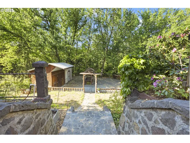 $550,000 | 529 West 3rd Place, The Dalles, OR 97058