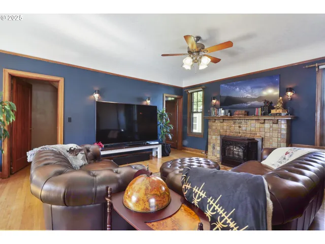 $550,000 | 529 West 3rd Place, The Dalles, OR 97058