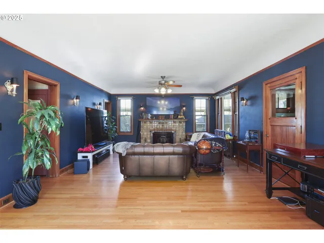 $550,000 | 529 West 3rd Place, The Dalles, OR 97058