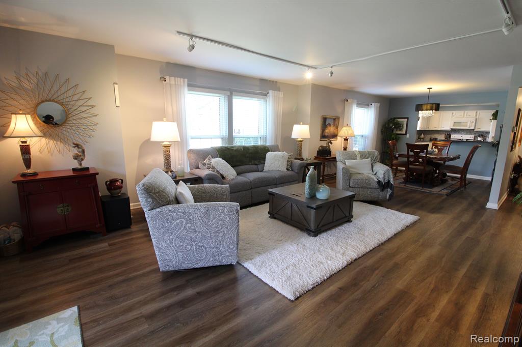 31775 Ridgeside Drive, Unit 2 Farmington Hills, MI 48334 - Photo 8 of 90
