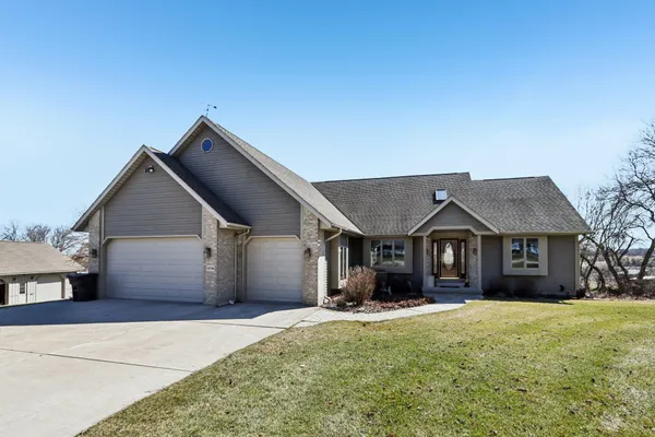 $749,900 | 978 North Dewey Avenue, Jefferson, WI 53549