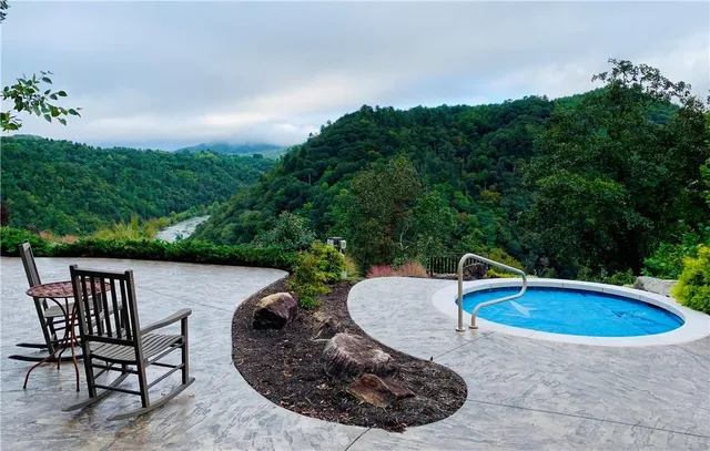 $199,000 | 305 Raccoon Run, Unit 25, Marshall, NC 28753