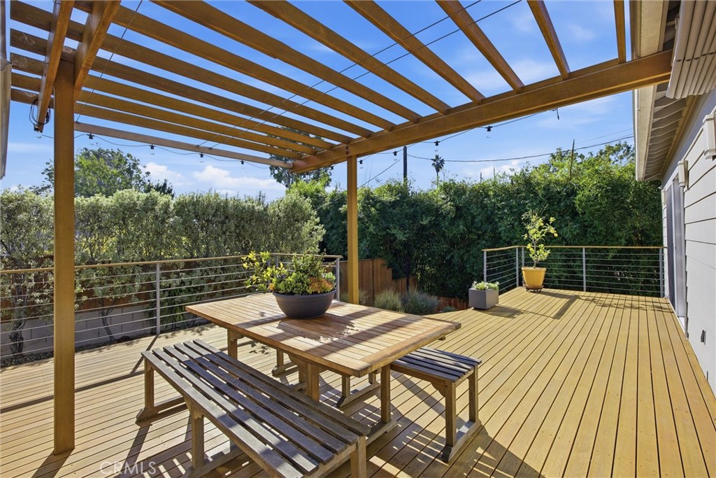 3513 May Street Los Angeles, CA 90066 - Photo 23 of 34 a view of a patio with a table and chairs