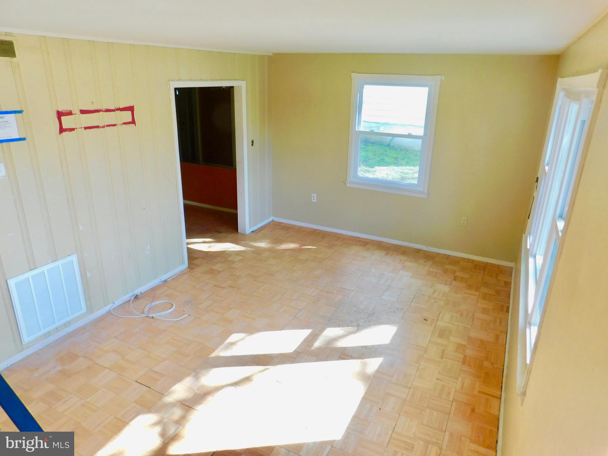 819 Templecliff Road Pikesville, MD 21208 - Photo 4 of 17 Living room from the front door