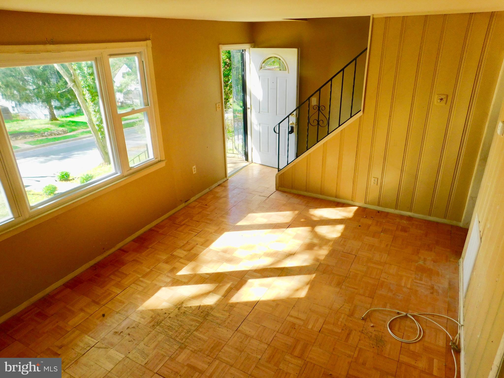 819 Templecliff Road Pikesville, MD 21208 - Photo 5 of 17 Living room