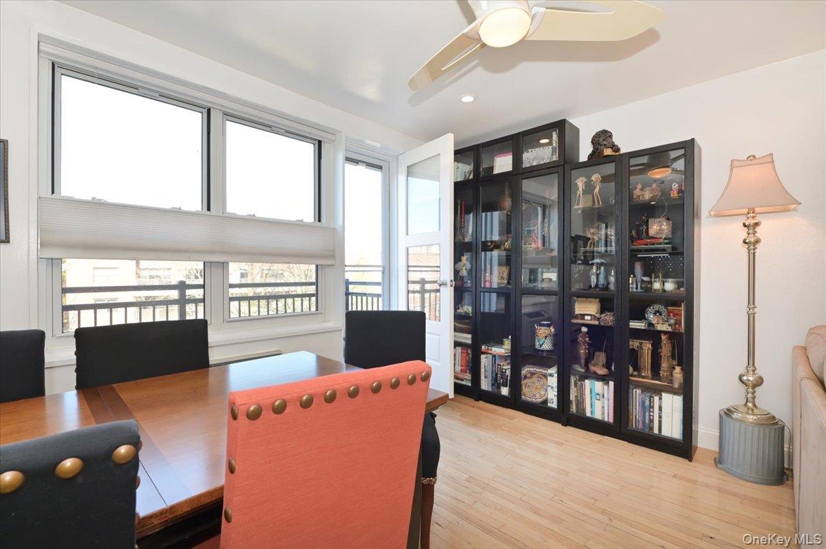 25 Canterbury Road, Unit 3H Great Neck, NY 11021 - Photo 8 of 45 Open Dining Area