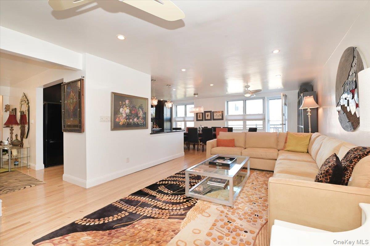 25 Canterbury Road, Unit 3H Great Neck, NY 11021 - Photo 10 of 45 Living Room