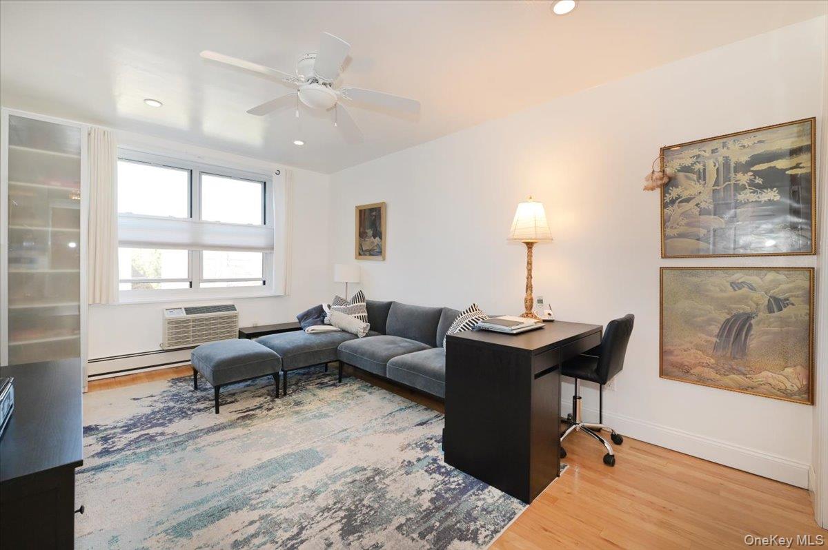 25 Canterbury Road, Unit 3H Great Neck, NY 11021 - Photo 20 of 45 2nd Bedroom