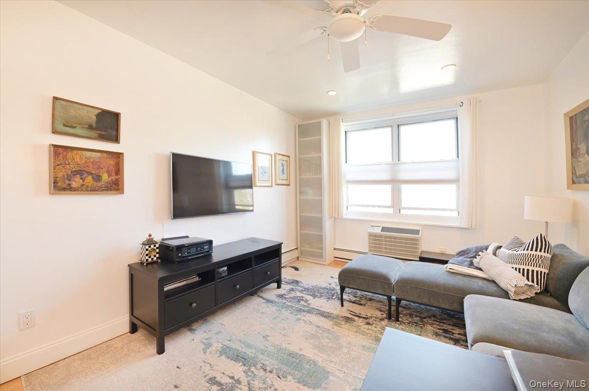 25 Canterbury Road, Unit 3H Great Neck, NY 11021 - Photo 21 of 45 2nd Bedroom