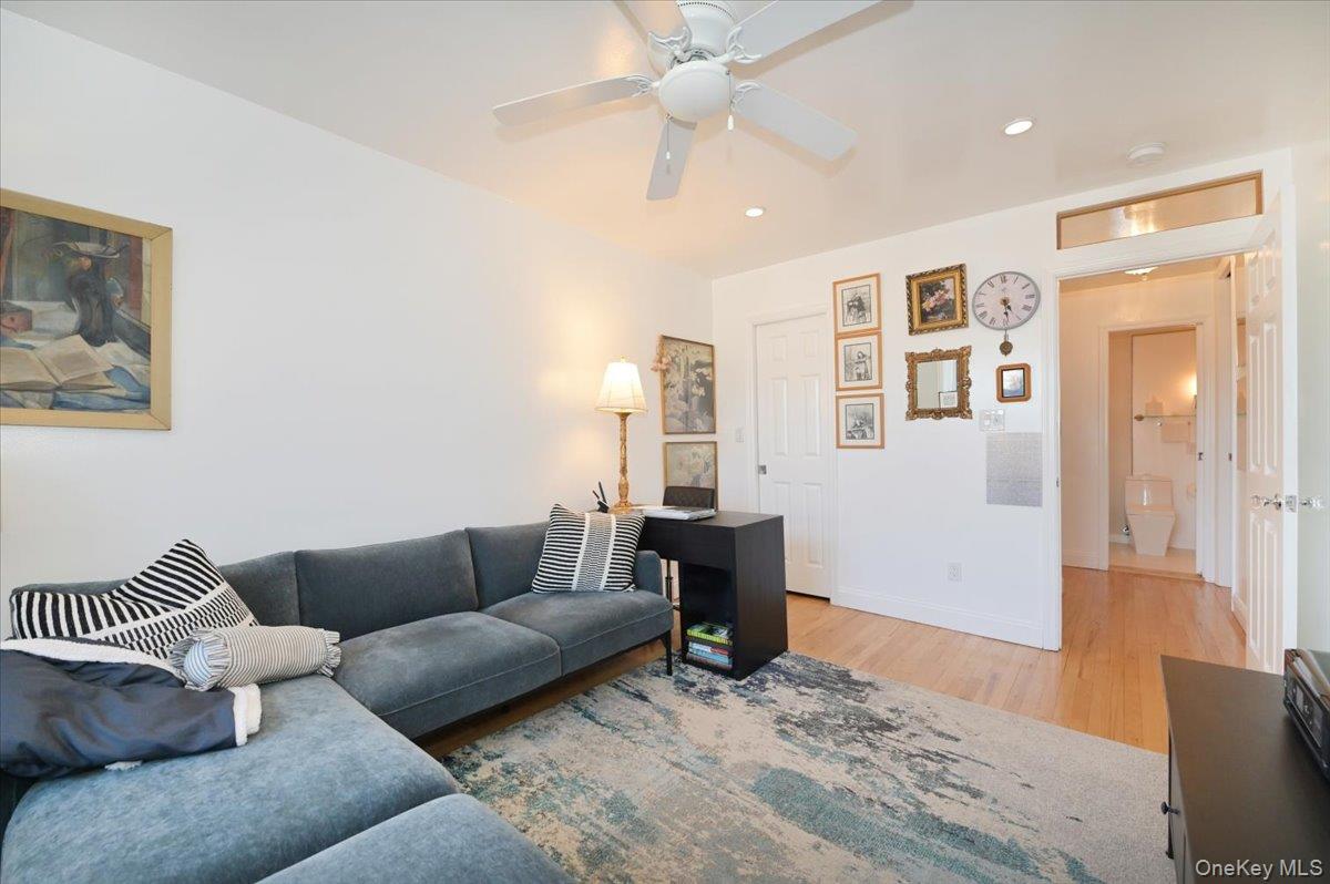 25 Canterbury Road, Unit 3H Great Neck, NY 11021 - Photo 22 of 45 2nd Bedroom