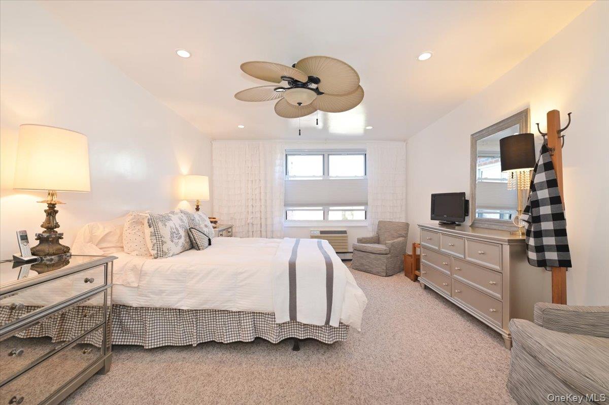 25 Canterbury Road, Unit 3H Great Neck, NY 11021 - Photo 28 of 45 Primary Bedroom