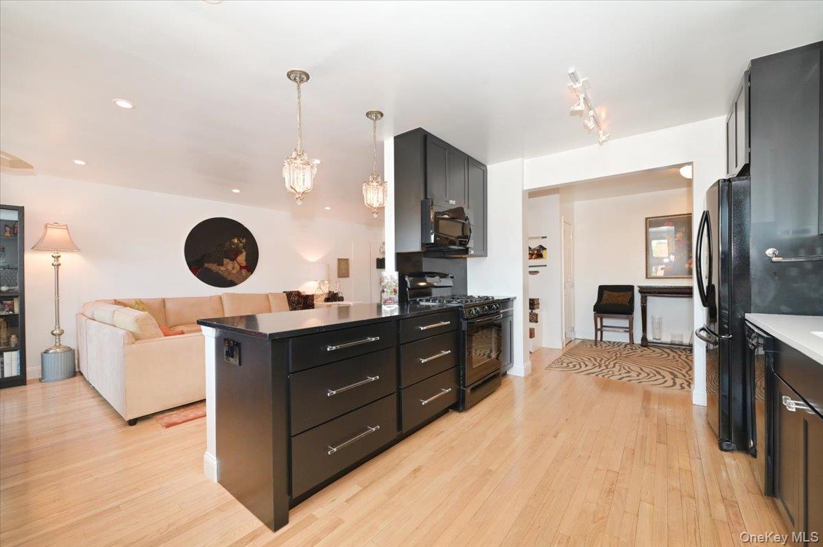 25 Canterbury Road, Unit 3H Great Neck, NY 11021 - Photo 41 of 45 Open Floor Plan