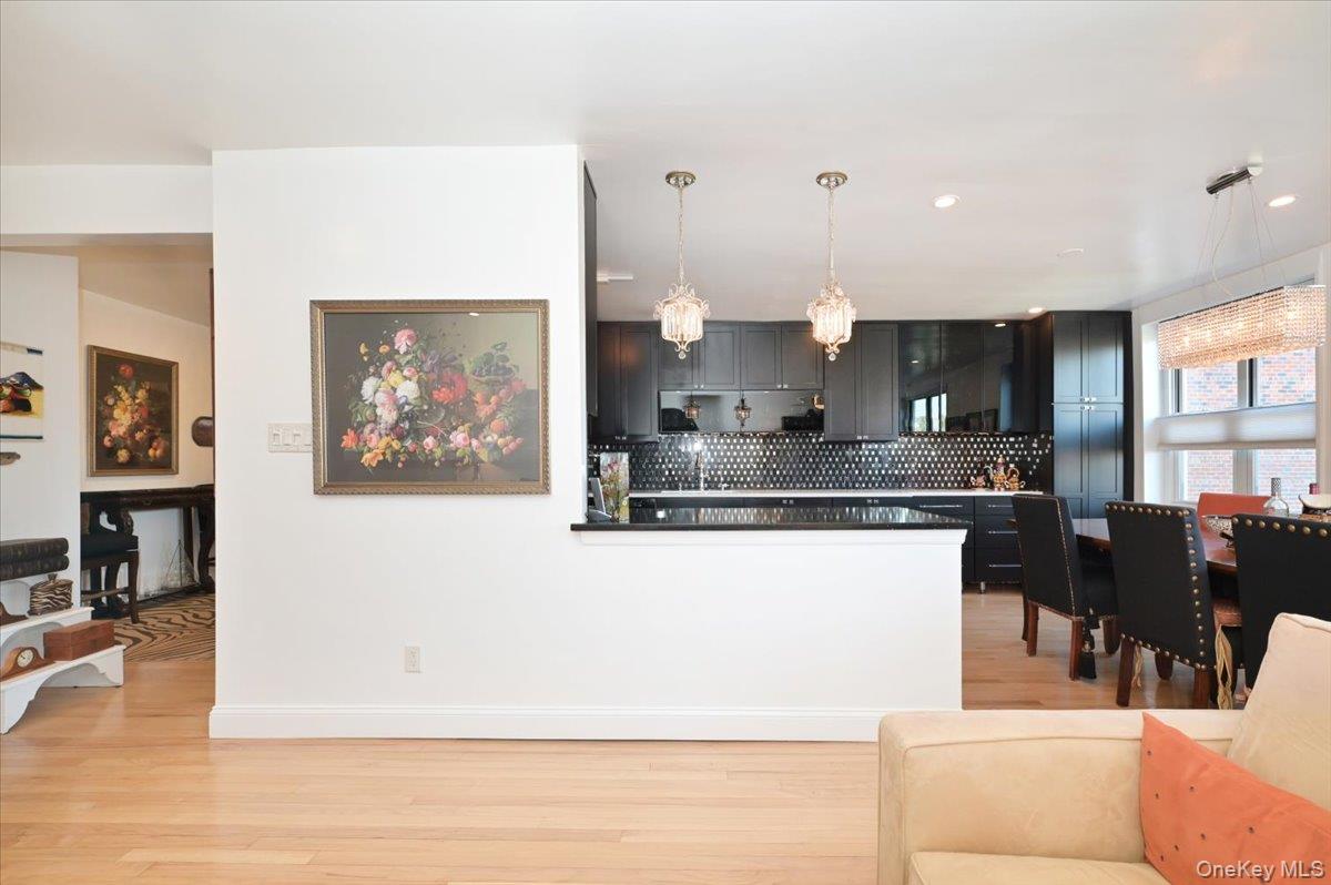 25 Canterbury Road, Unit 3H Great Neck, NY 11021 - Photo 42 of 45 Open Floor Plan