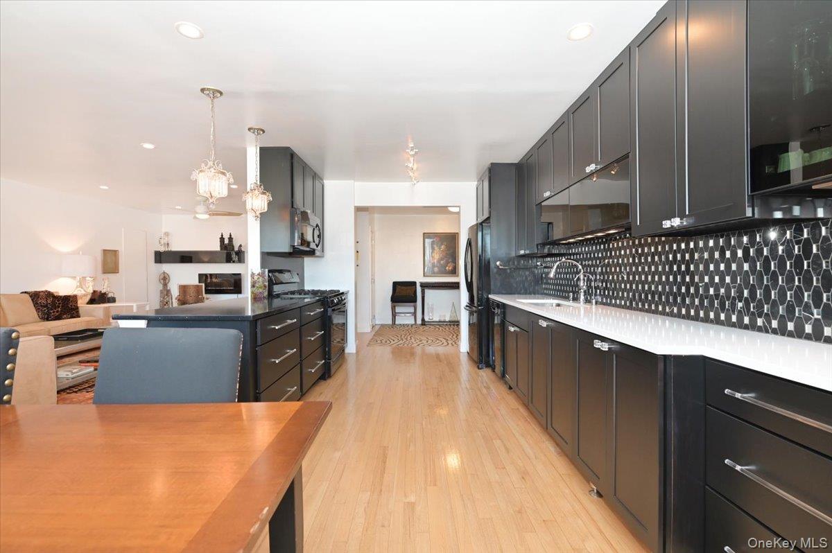 25 Canterbury Road, Unit 3H Great Neck, NY 11021 - Photo 43 of 45 Open Floor Plan