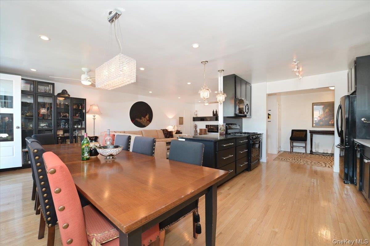 25 Canterbury Road, Unit 3H Great Neck, NY 11021 - Photo 44 of 45 Open Floor Plan