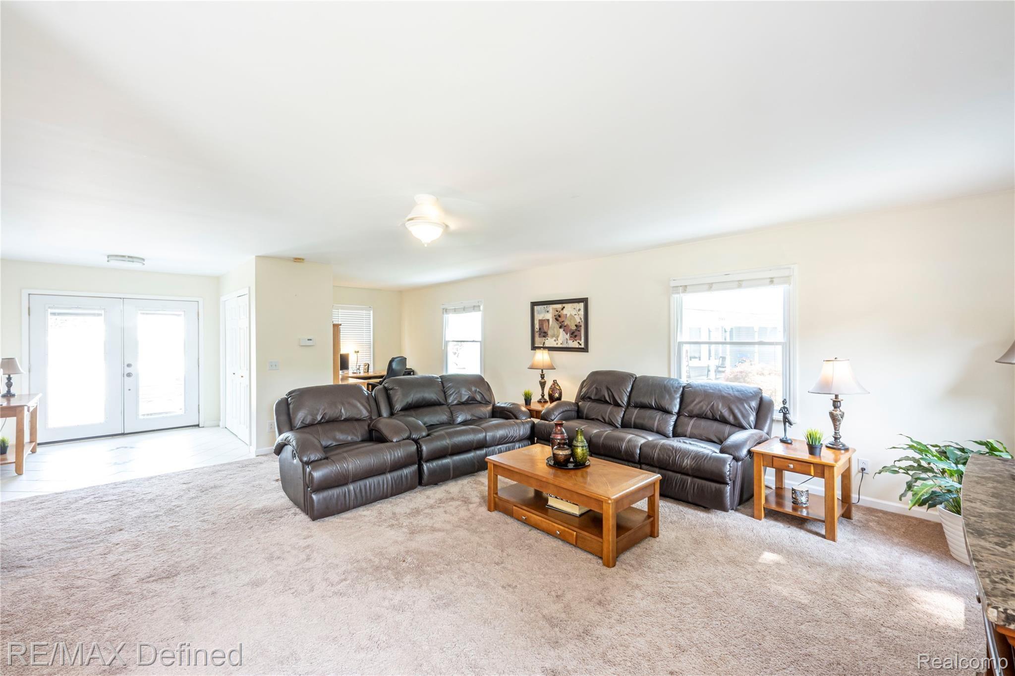 2583 Harrison Avenue Rochester, MI 48307 - Photo 8 of 31 livingroom.2