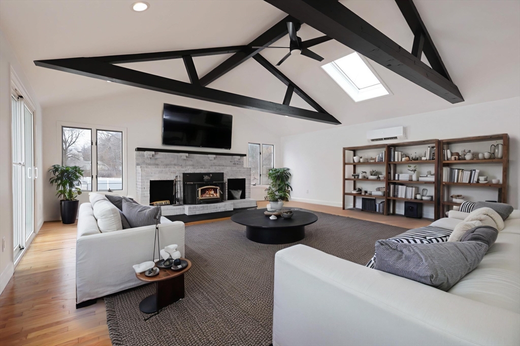 201 Aberdeen Road Methuen, MA 01844 - Photo 3 of 33