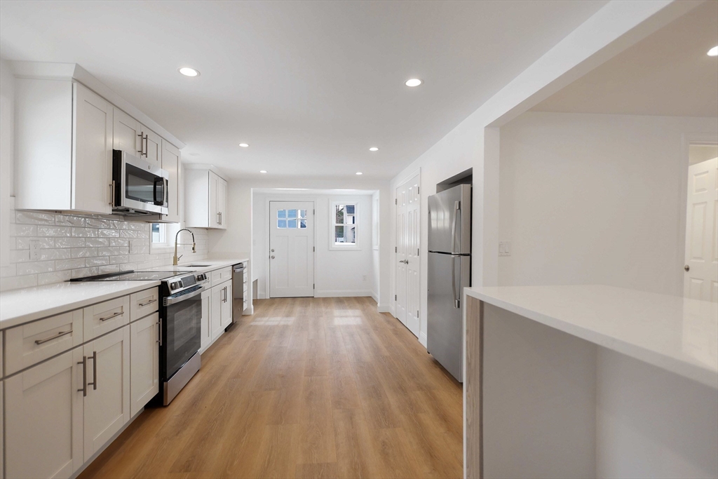 201 Aberdeen Road Methuen, MA 01844 - Photo 6 of 33