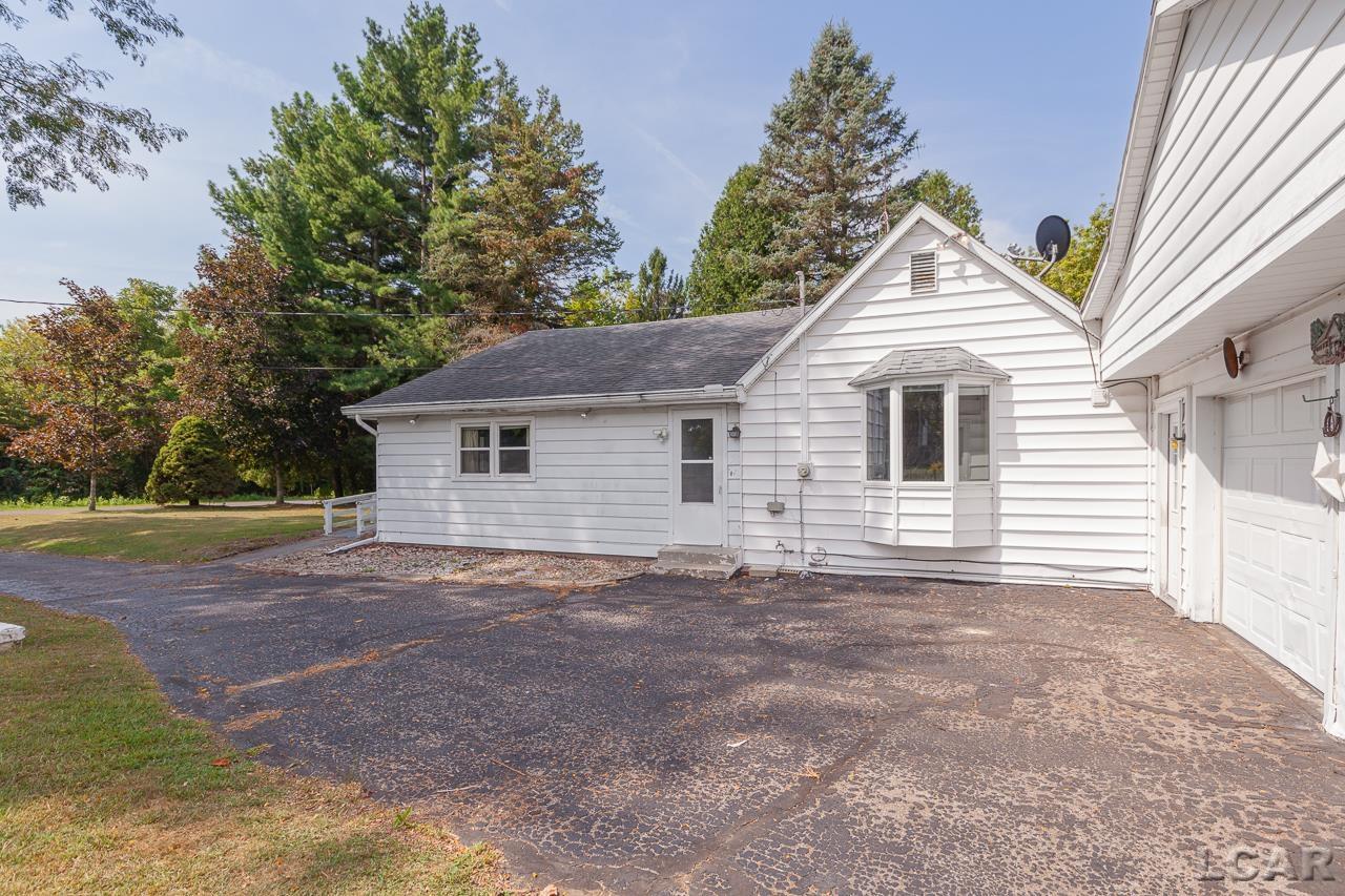 1440 West Carleton Road Adrian, MI 49221 - Photo 5 of 37 50153581-e0f47152-b239-42c1-8110-1096956c196f.JPG