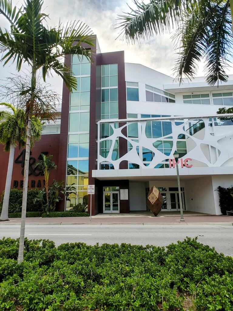 65 Southeast 5th Avenue, Unit B Delray Beach, FL 33483 - Photo 47 of 47 a view of a building with a patio