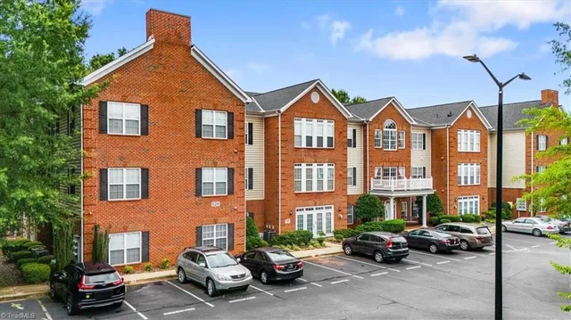 $220,000 | 524 College Road, Unit 306, Greensboro, NC 27410