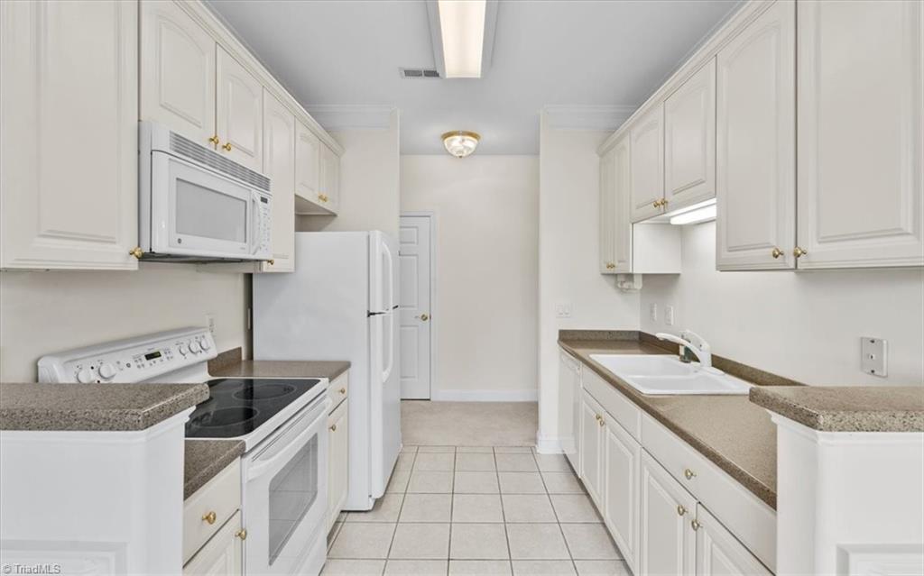 524 College Road, Unit 306 Greensboro, NC 27410 - Photo 9 of 35