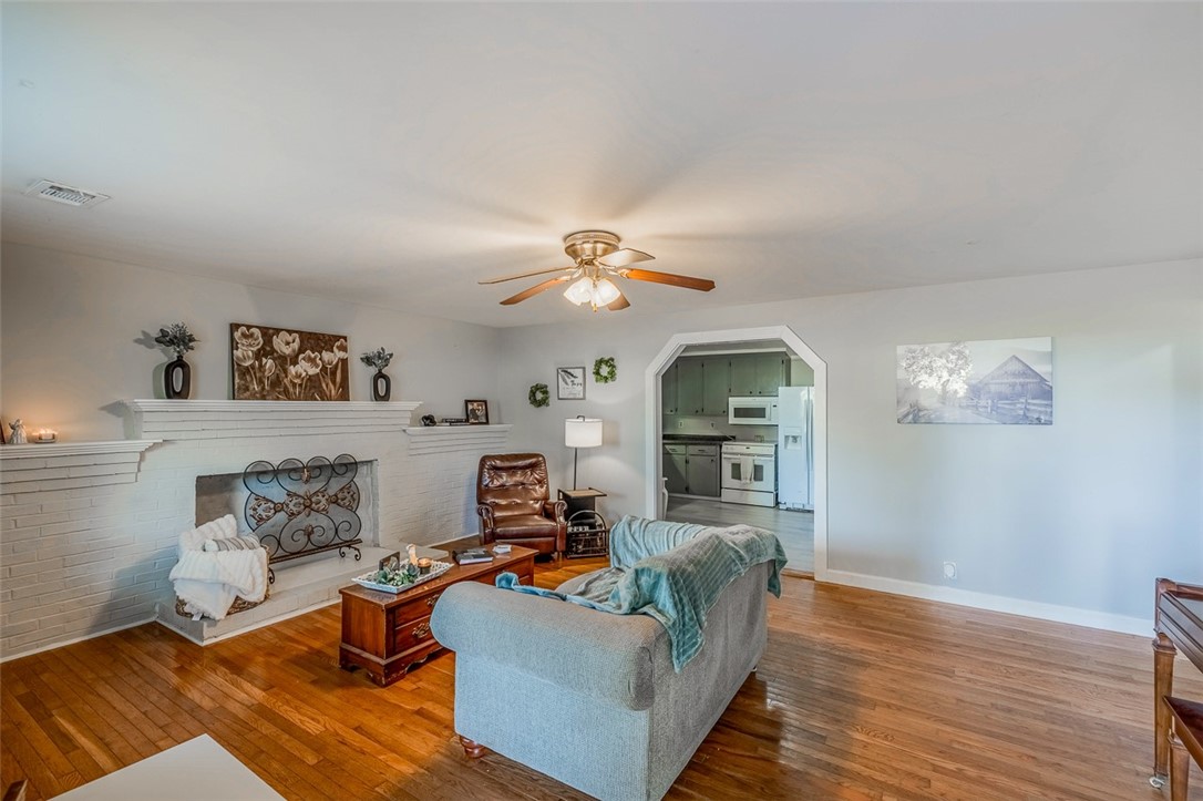 139 Williams Road Pelzer, SC 29669 - Photo 6 of 36 Living Room