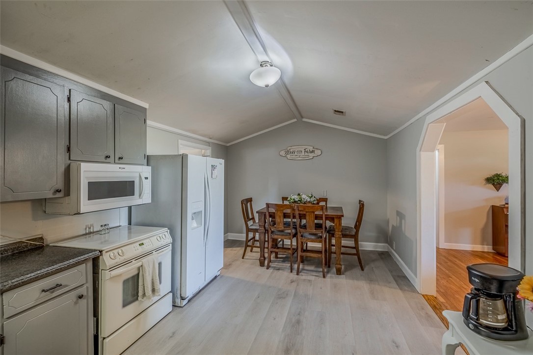 139 Williams Road Pelzer, SC 29669 - Photo 10 of 36 Kitchen/Breakfast Area