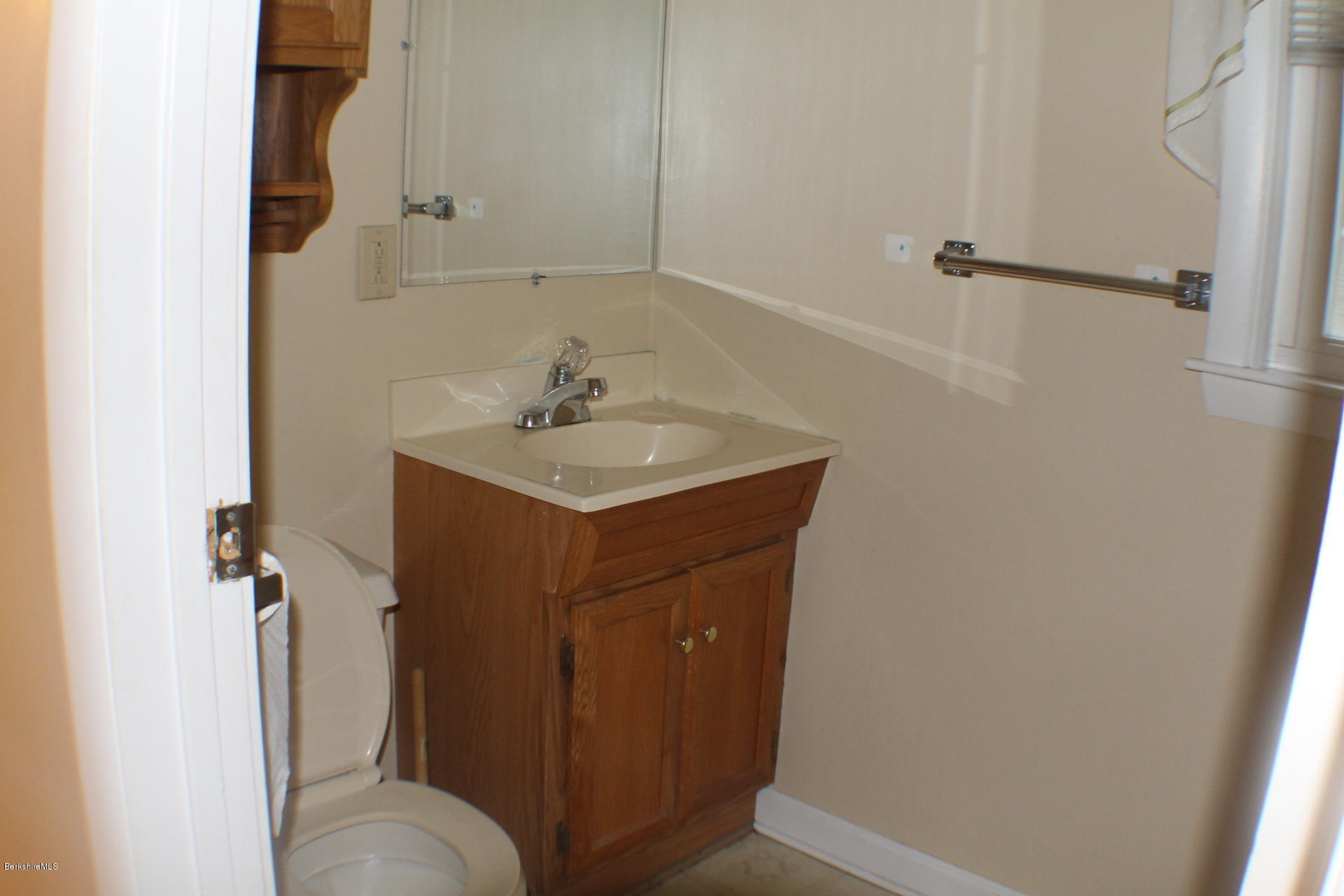 80 Bay State Road Pittsfield, MA 01201 - Photo 11 of 17 Bathroomthro
