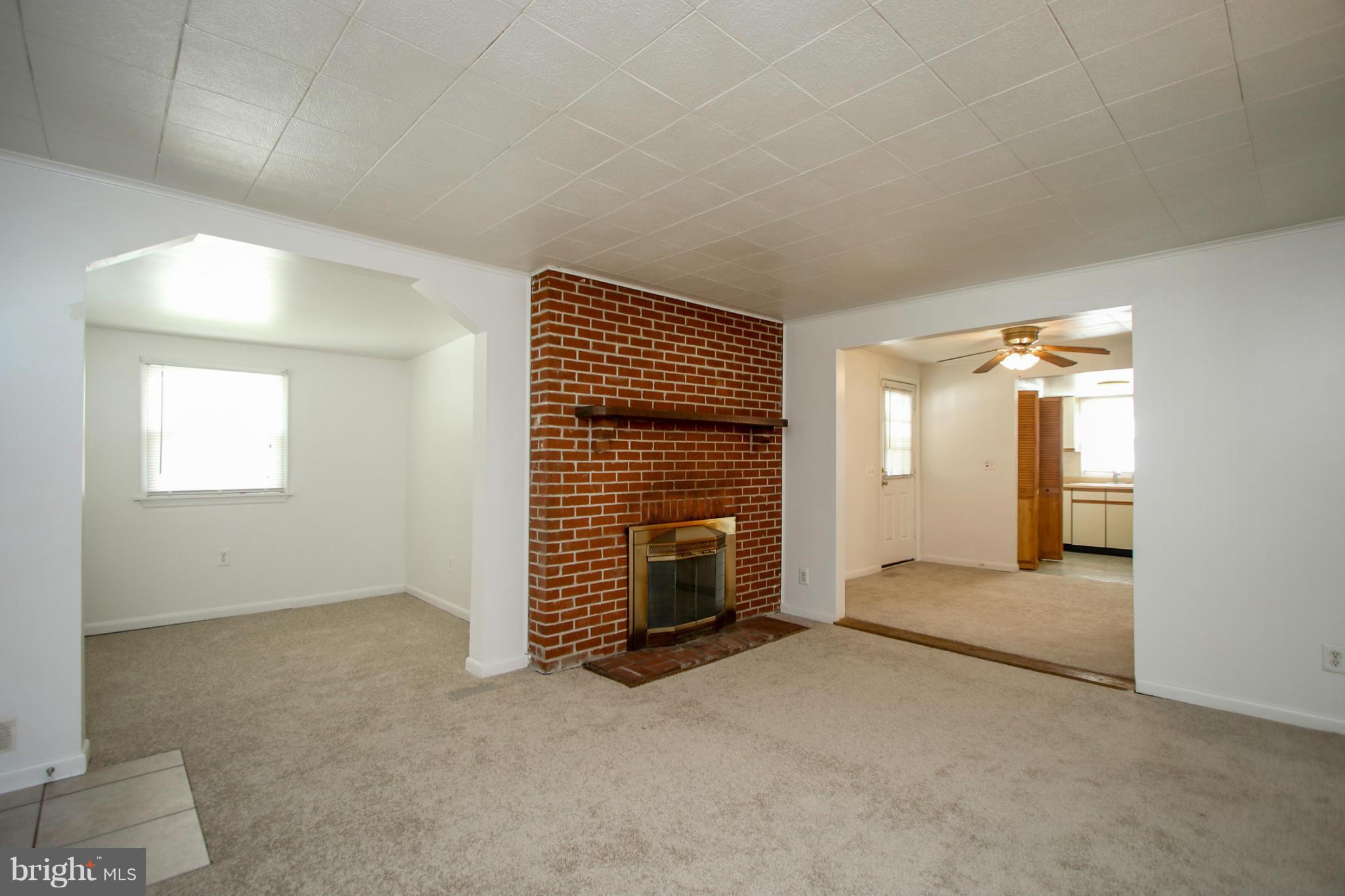 245 Arundel Road Pasadena, MD 21122 - Photo 6 of 30 Living Room