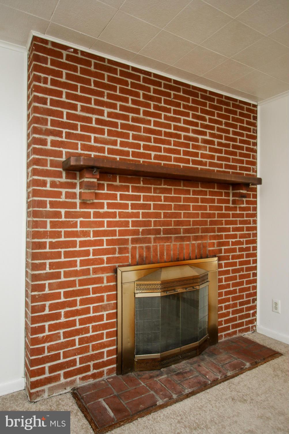 245 Arundel Road Pasadena, MD 21122 - Photo 10 of 30 Living Room