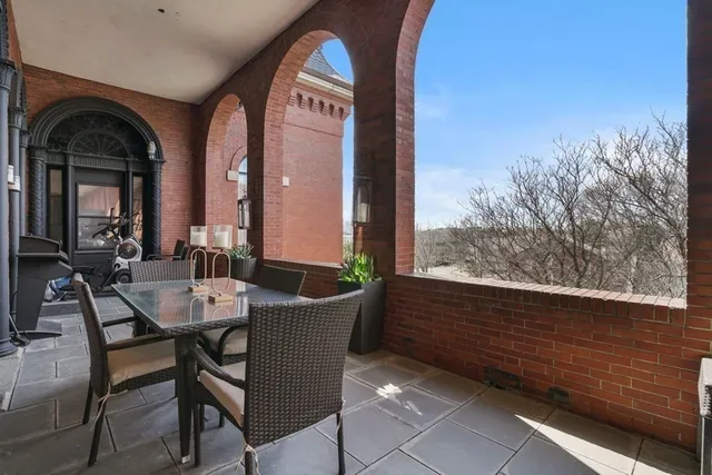 $2,950 | 100 Captains Row, Unit 301, Chelsea, MA 02150