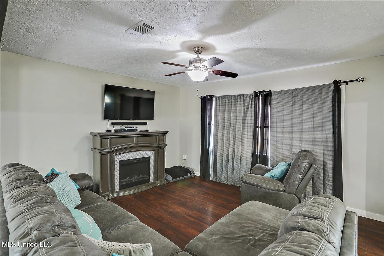 167 South Fox Hall Road Pearl, MS 39208 - Photo 6 of 22 Living Room