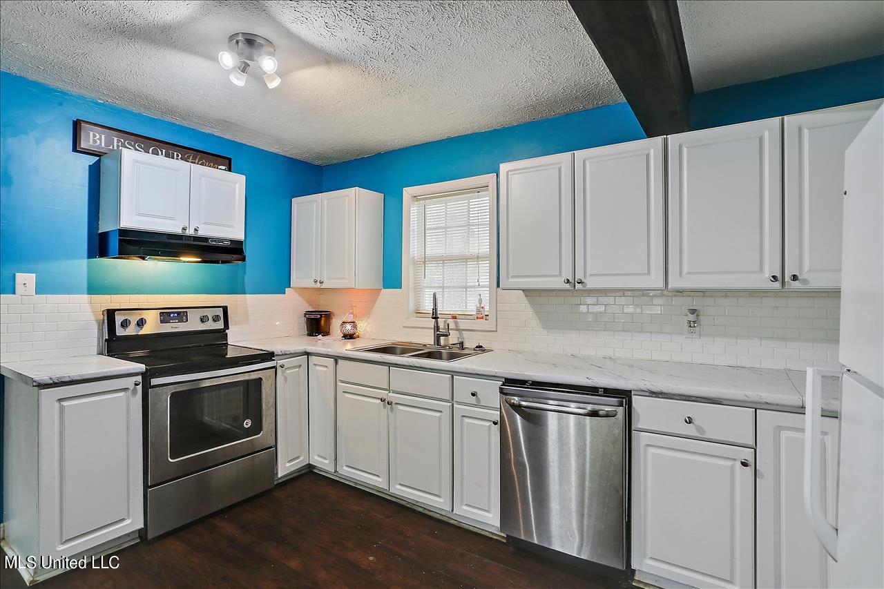 167 South Fox Hall Road Pearl, MS 39208 - Photo 8 of 22 Remodeled Kitchen 1
