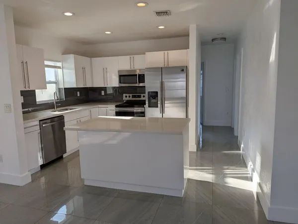 $3,250 | 14521 Ellington Street, Miami, FL 33176