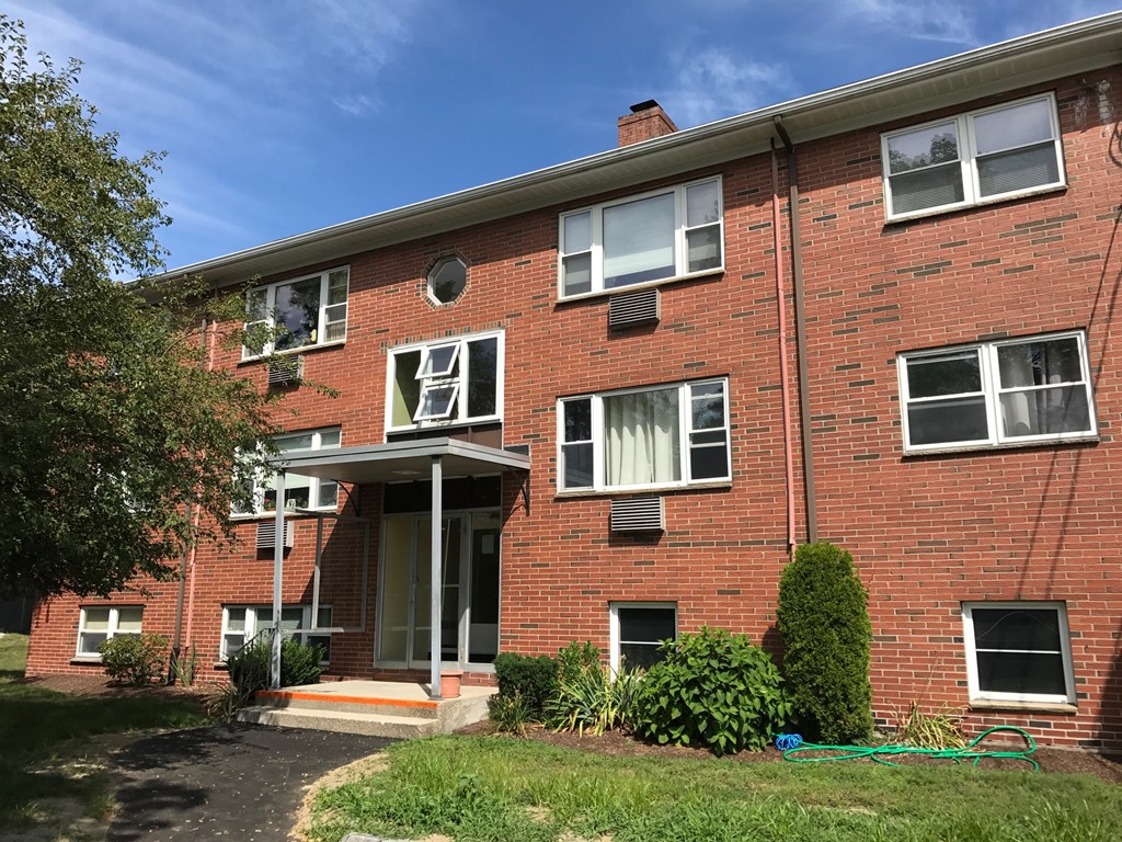 31 Warren Street, Unit 11 Waltham, MA 02453 - Photo 1 of 23