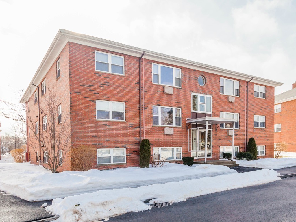 31 Warren Street, Unit 11 Waltham, MA 02453 - Photo 19 of 23