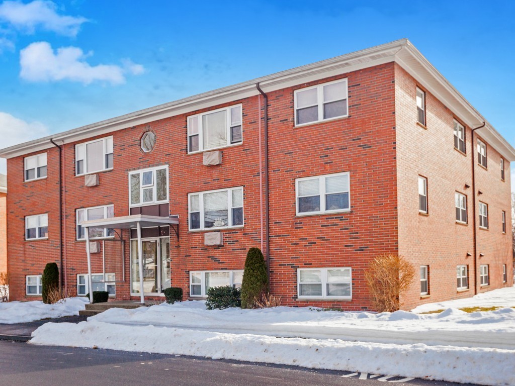 31 Warren Street, Unit 11 Waltham, MA 02453 - Photo 2 of 23