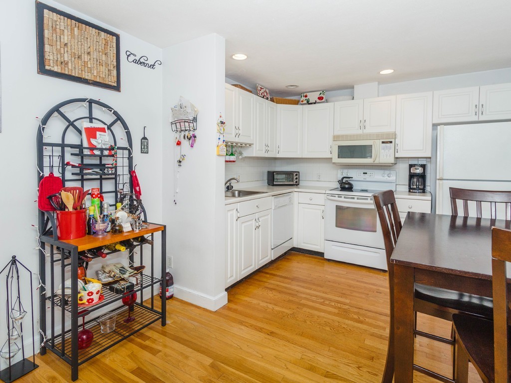 31 Warren Street, Unit 11 Waltham, MA 02453 - Photo 4 of 23