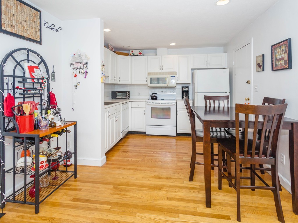 31 Warren Street, Unit 11 Waltham, MA 02453 - Photo 5 of 23
