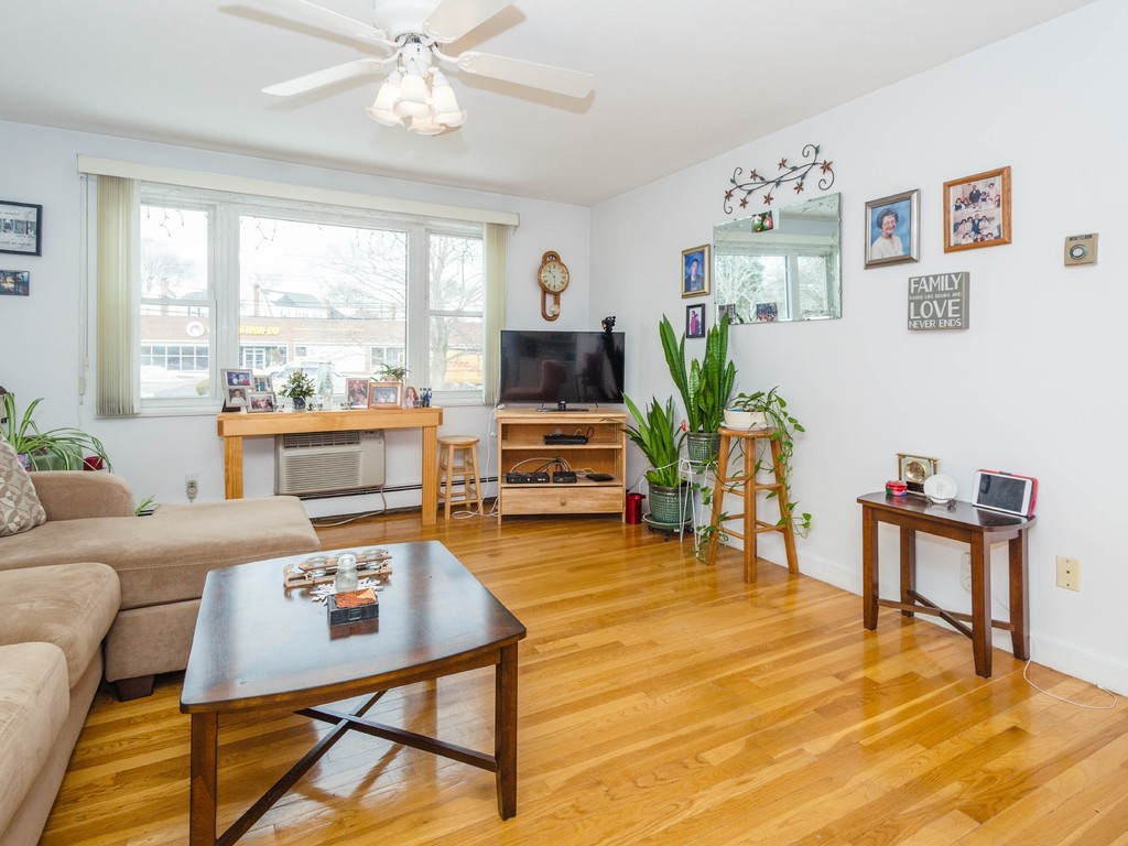 31 Warren Street, Unit 11 Waltham, MA 02453 - Photo 9 of 23