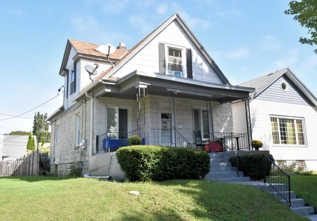 $274,900 | 2218 East Eden Place, St. Francis, WI 53235