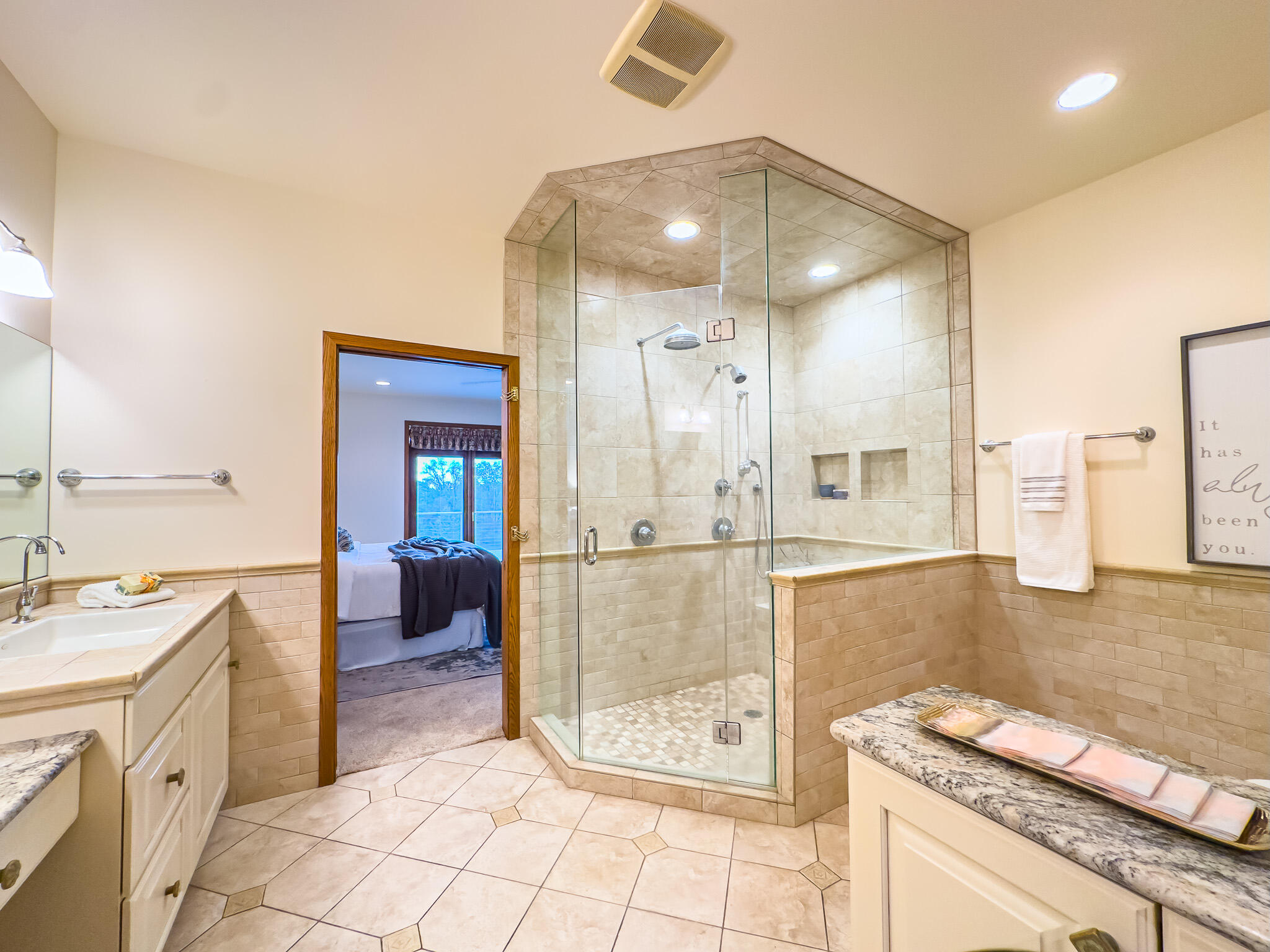 11604 North Granville Road Mequon, WI 53097 - Photo 24 of 49 Another View of Primary Bath