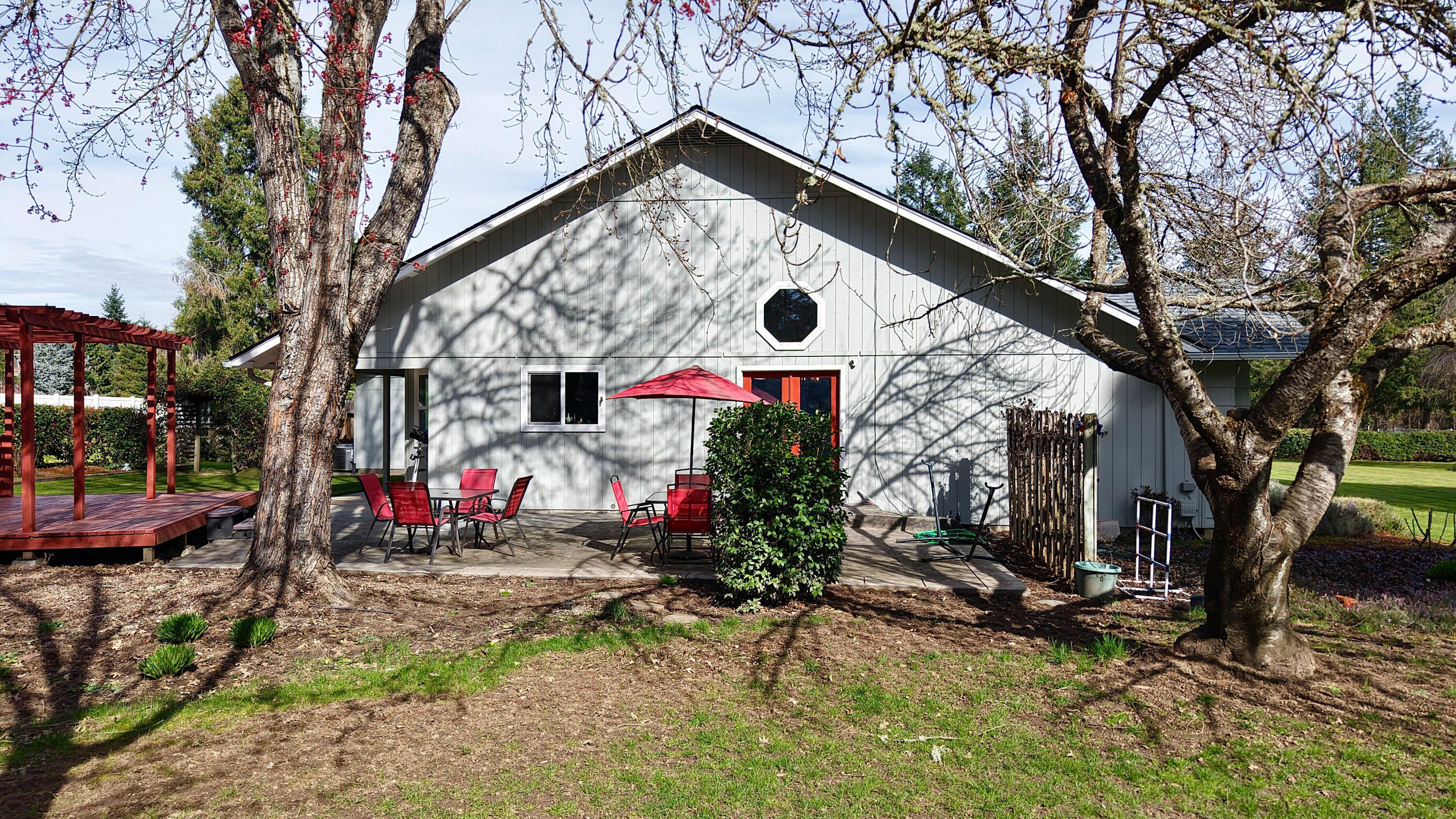 9401 Old Stage Road Central Point, OR 97502 - Photo 7 of 49 Patio