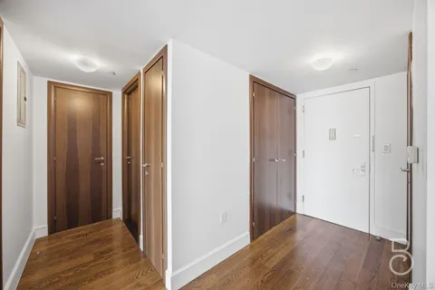 $689,000 | 21-24 30th Avenue, Unit 4A | Astoria