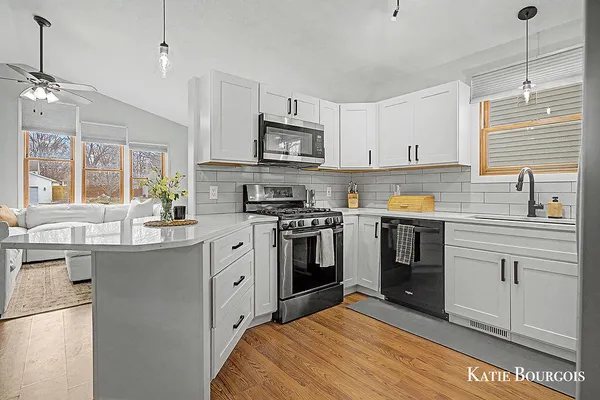 $375,000 | 519 Macomb Avenue Northwest, Grand Rapids, MI 49534