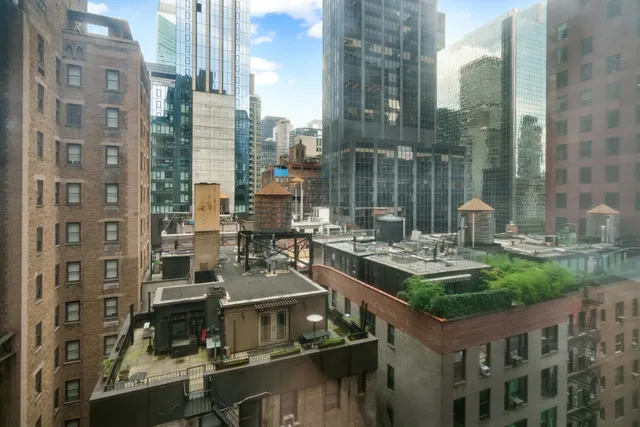 $618,000 | 145 East 48th Street, Unit 14B | Midtown East